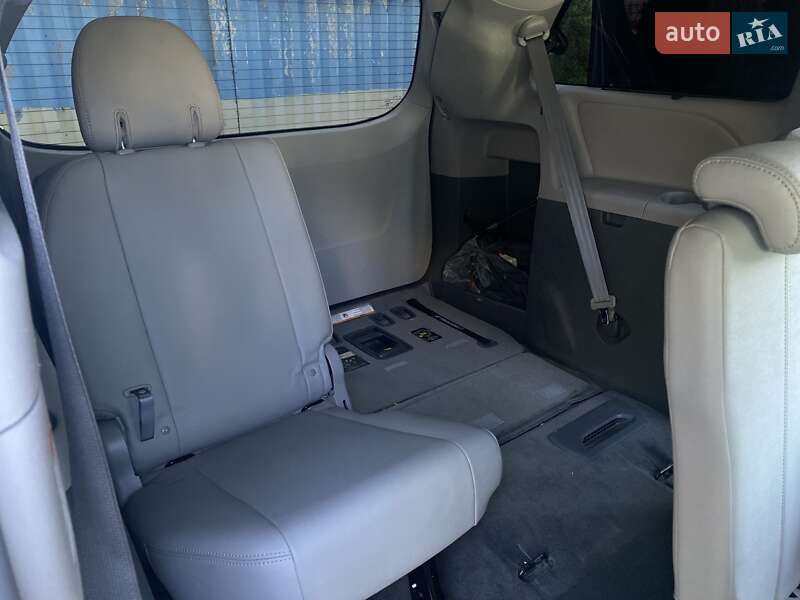 Минивэн Toyota Sienna 2018 в Киеве фото 25 Минивэн Toyota Sienna 2018 в Киеве
