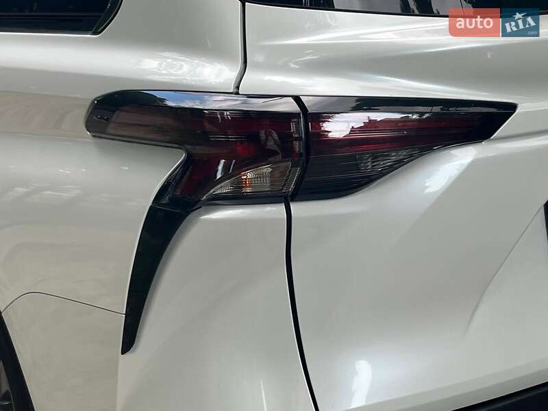 Мінівен Toyota Sienna 2023 в Києві