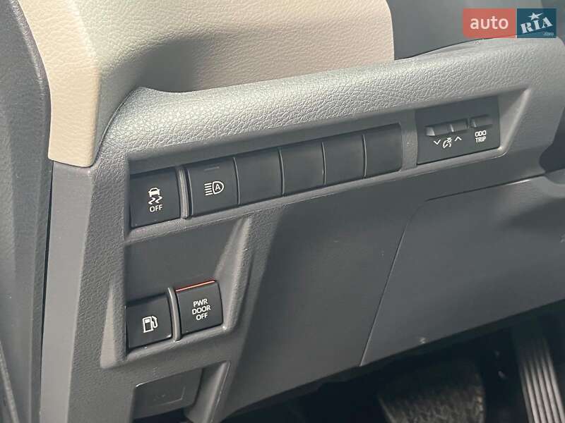 Мінівен Toyota Sienna 2023 в Києві