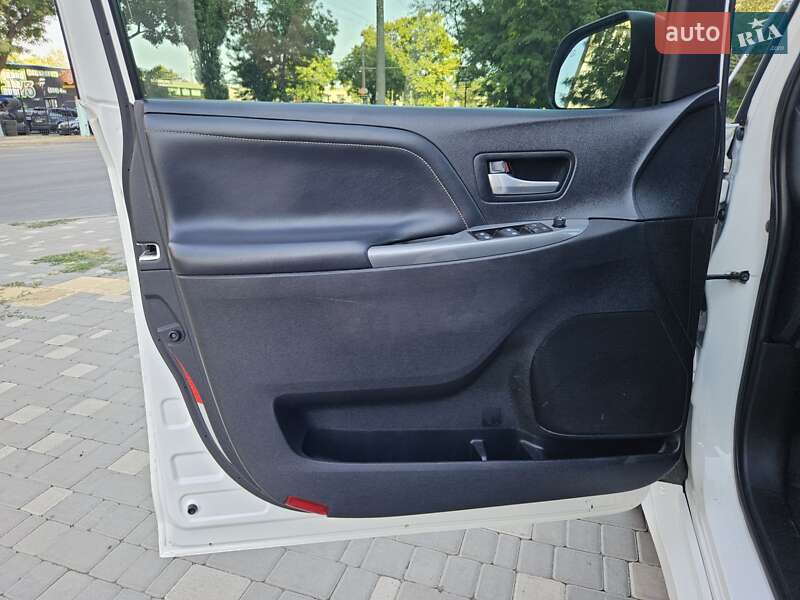 Минивэн Toyota Sienna 2016 в Одессе фото 44 Минивэн Toyota Sienna 2016 в Одессе