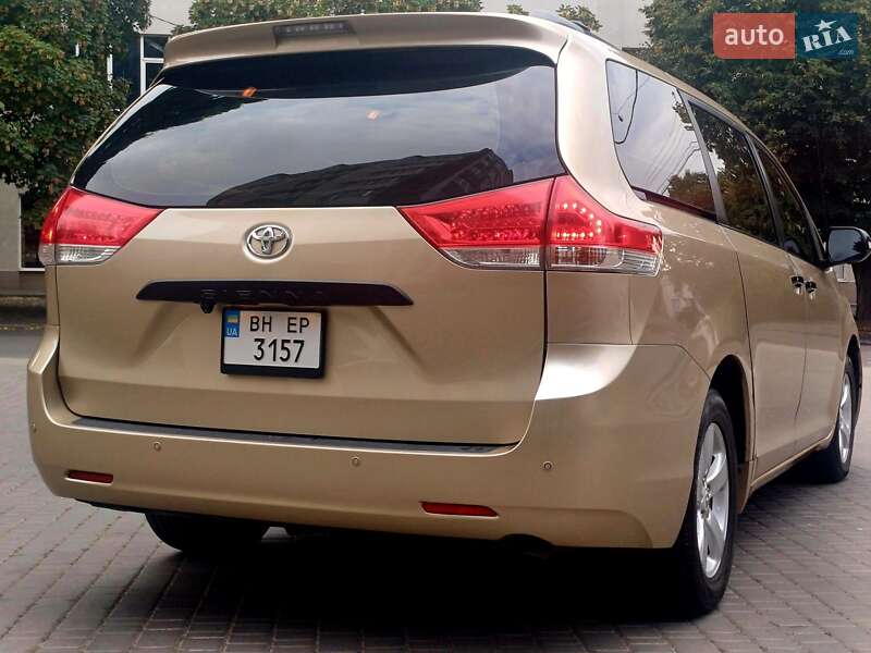 Мінівен Toyota Sienna 2010 в Одесі