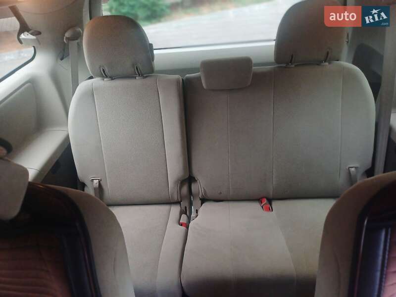 Мінівен Toyota Sienna 2010 в Одесі
