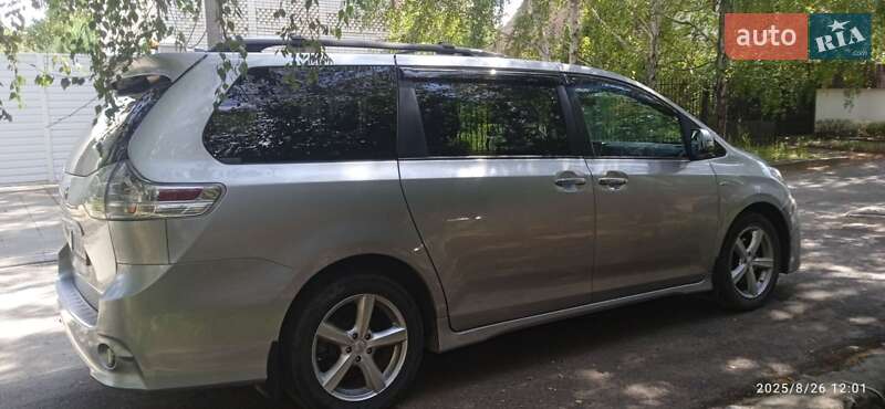 Минивэн Toyota Sienna 2018 в Днепре