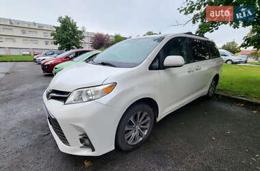 Мінівен Toyota Sienna 2011 в Рівному