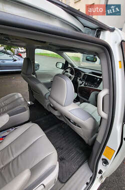Мінівен Toyota Sienna 2011 в Рівному