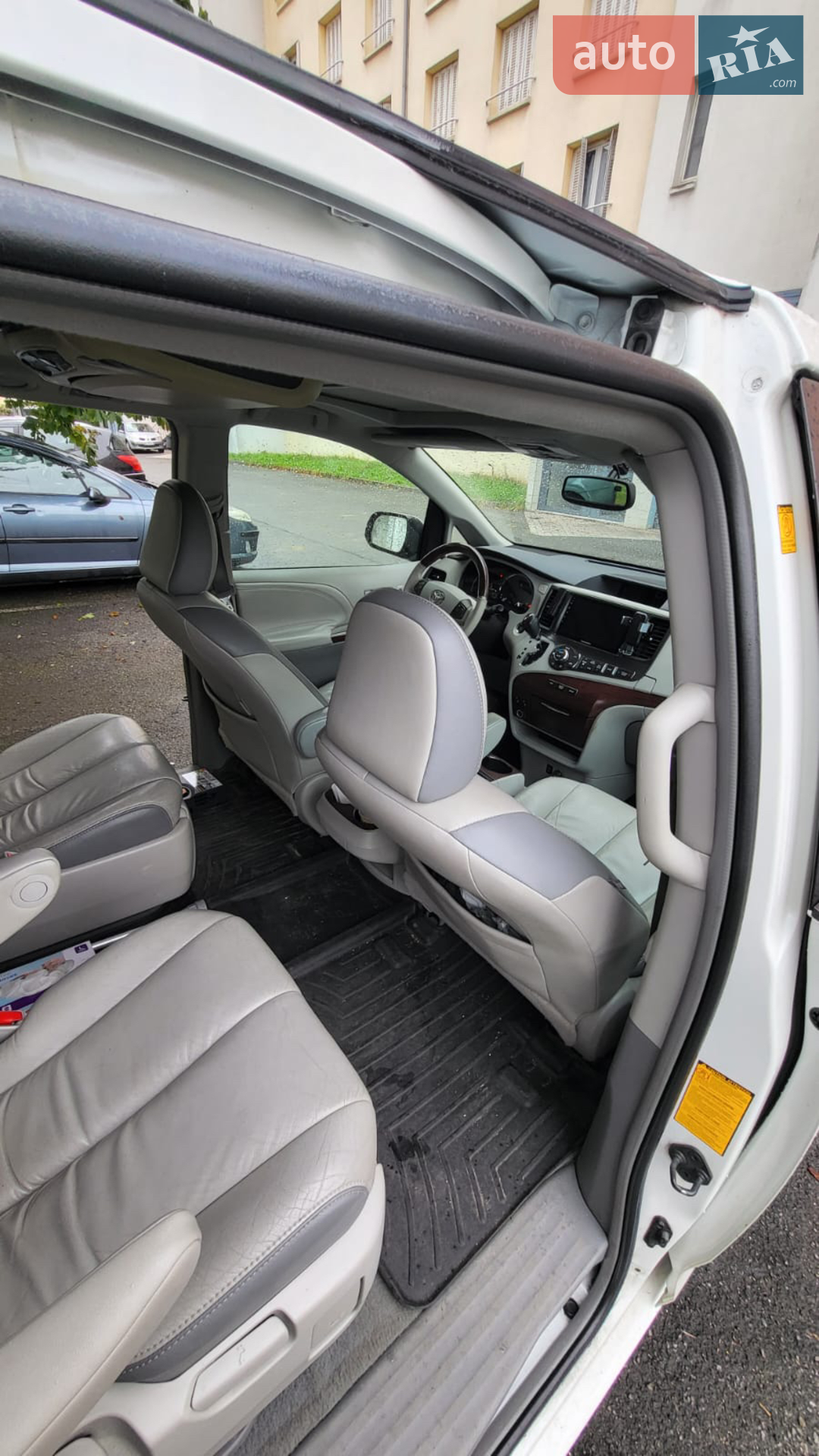 2011 Toyota Sienna - мініатюра 15