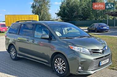 Мінівен Toyota Sienna 2019 в Жовкві