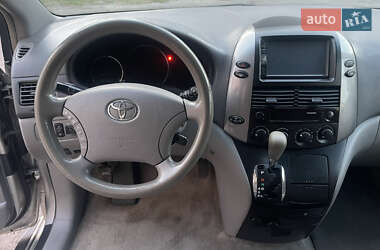 Минивэн Toyota Sienna 2006 в 