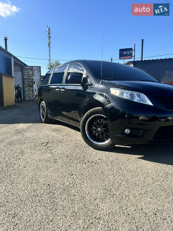 Мінівен Toyota Sienna 2011 в Києві фото 2 Мінівен Toyota Sienna 2011 в Києві