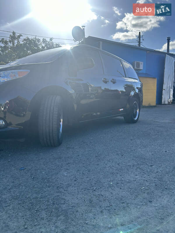 Мінівен Toyota Sienna 2011 в Києві фото 3 Мінівен Toyota Sienna 2011 в Києві
