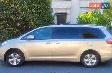 Минивэн Toyota Sienna 2016 в Львове