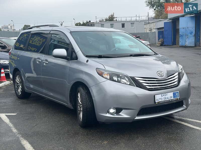 Минивэн Toyota Sienna 2012 в Киеве