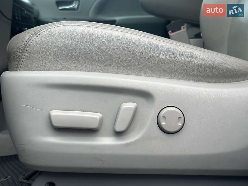 Минивэн Toyota Sienna 2012 в Киеве