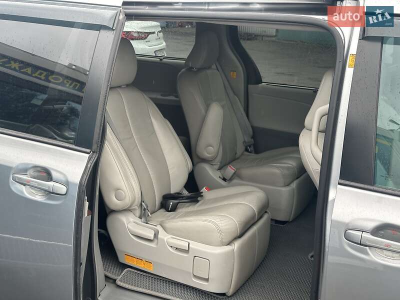 Минивэн Toyota Sienna 2012 в Киеве
