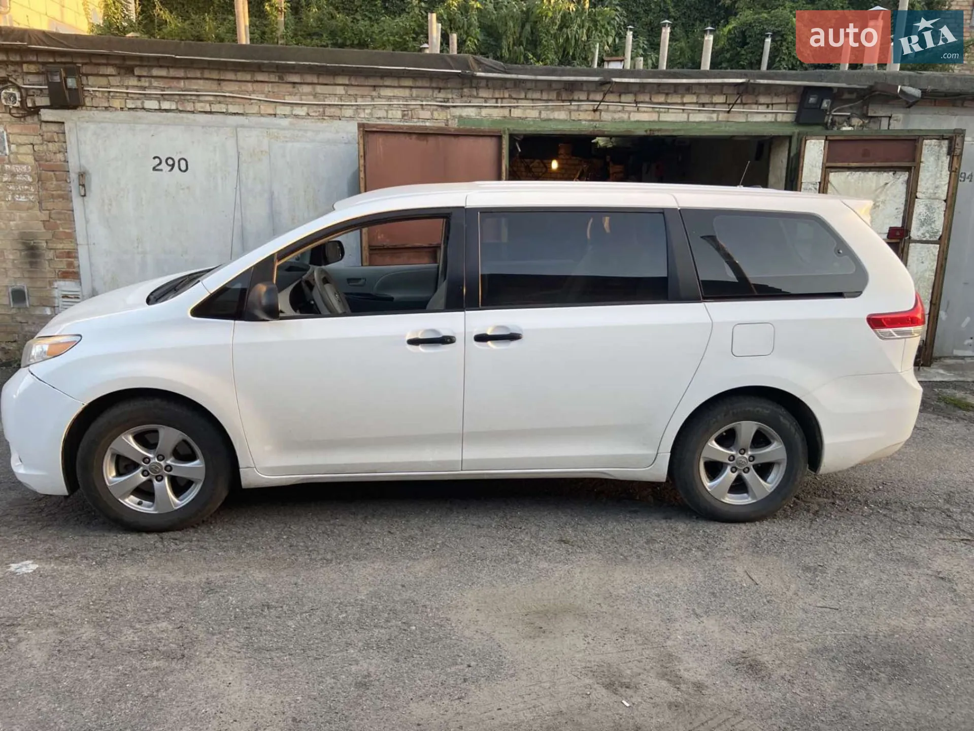 2010 Toyota Sienna - мініатюра 5