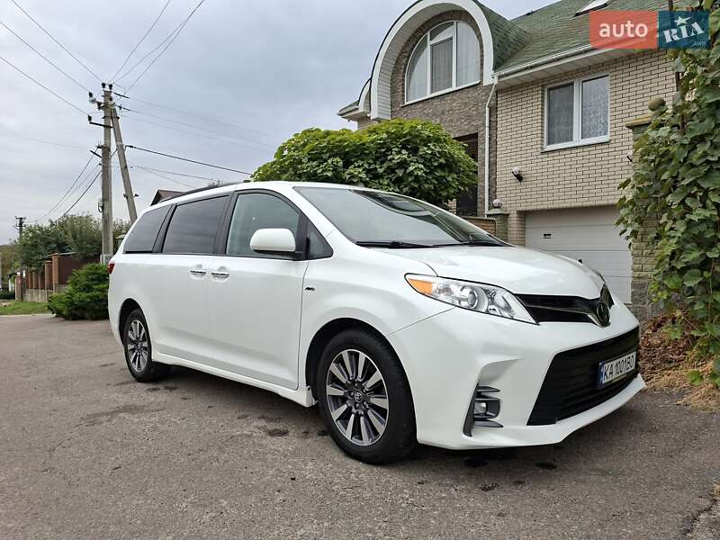 Мінівен Toyota Sienna 2019 в Києві