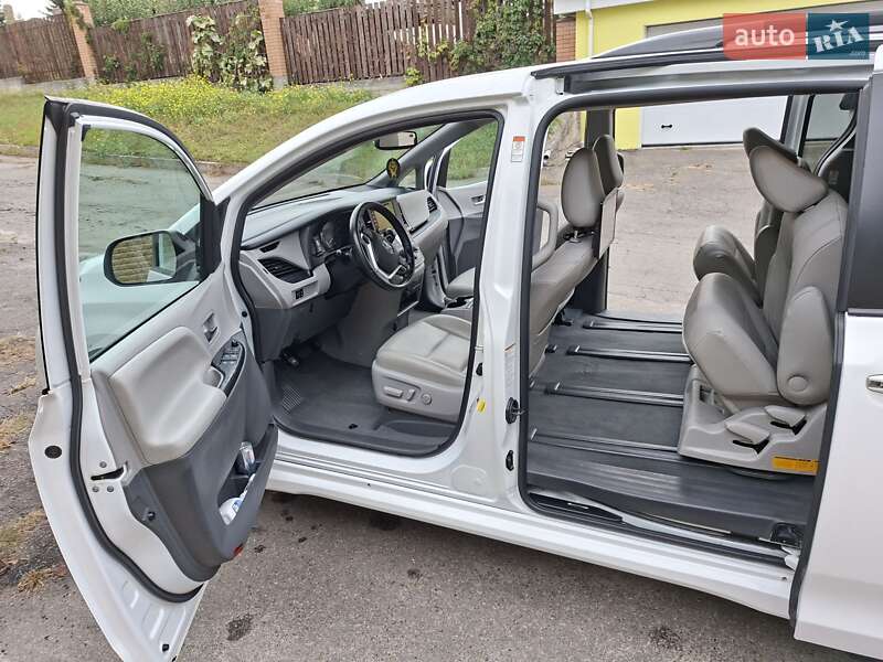 Мінівен Toyota Sienna 2019 в Києві
