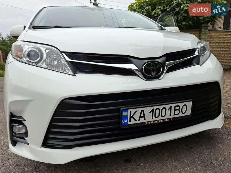 Мінівен Toyota Sienna 2019 в Києві