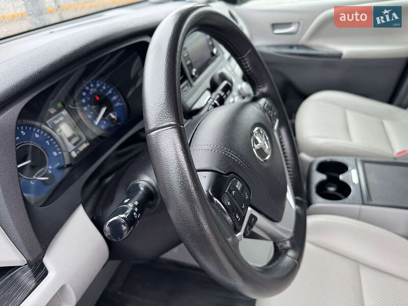 Минивэн Toyota Sienna 2019 в Киеве