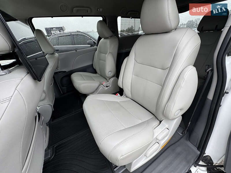 Минивэн Toyota Sienna 2019 в Киеве