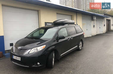 Минивэн Toyota Sienna 2017 в Киеве