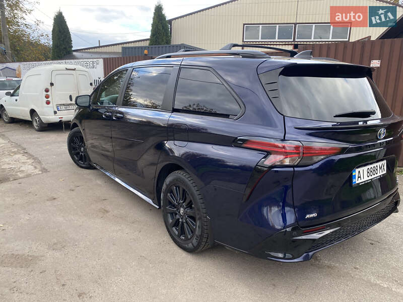Минивэн Toyota Sienna 2022 в Киеве