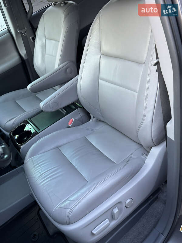 Мінівен Toyota Sienna 2016 в Дніпрі фото 23 Мінівен Toyota Sienna 2016 в Дніпрі