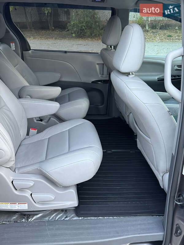 Мінівен Toyota Sienna 2016 в Дніпрі фото 29 Мінівен Toyota Sienna 2016 в Дніпрі