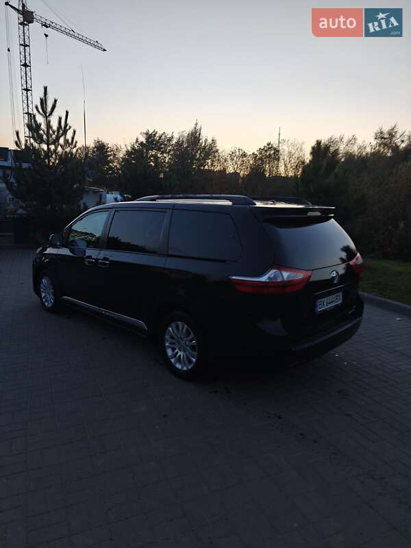 Минивэн Toyota Sienna 2016 в Хмельницком фото 7 Минивэн Toyota Sienna 2016 в Хмельницком