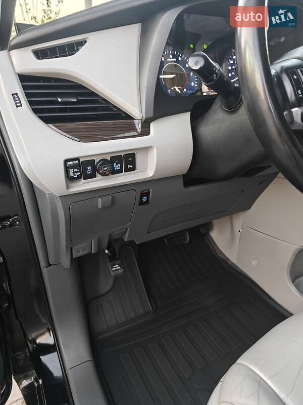 Минивэн Toyota Sienna 2016 в Хмельницком фото 21 Минивэн Toyota Sienna 2016 в Хмельницком