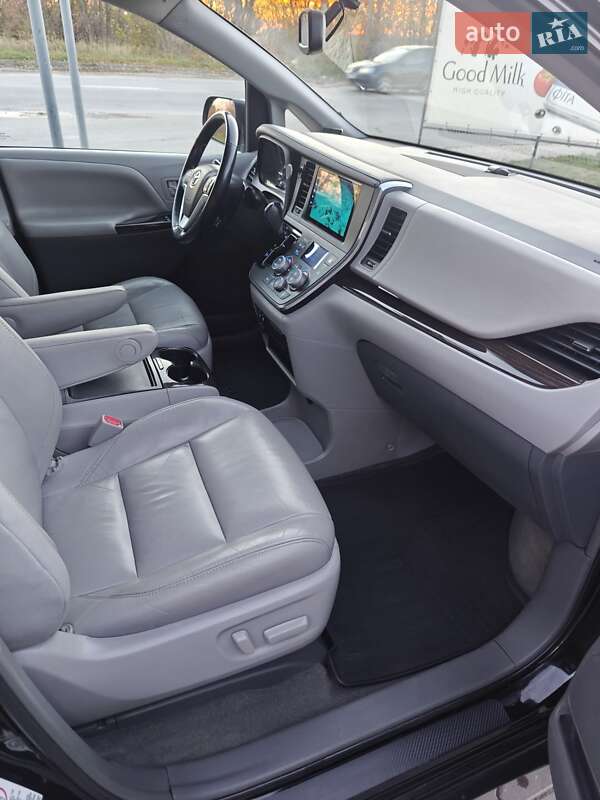 Минивэн Toyota Sienna 2016 в Хмельницком фото 26 Минивэн Toyota Sienna 2016 в Хмельницком