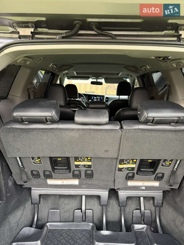 Минивэн Toyota Sienna 2017 в Луцке