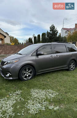 Минивэн Toyota Sienna 2017 в Луцке