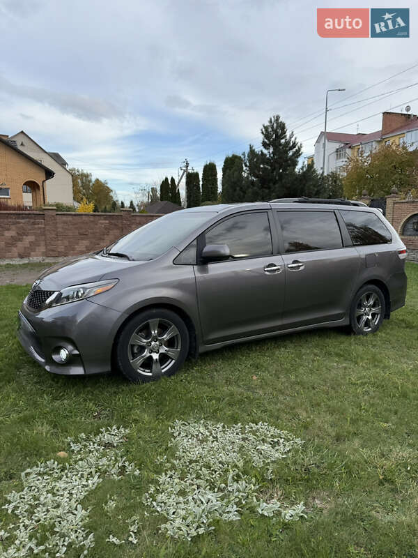 Минивэн Toyota Sienna 2017 в Луцке