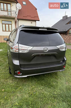 Минивэн Toyota Sienna 2017 в Луцке
