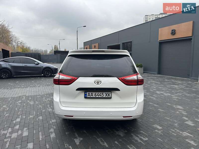 Мінівен Toyota Sienna 2016 в Києві фото 2 Мінівен Toyota Sienna 2016 в Києві