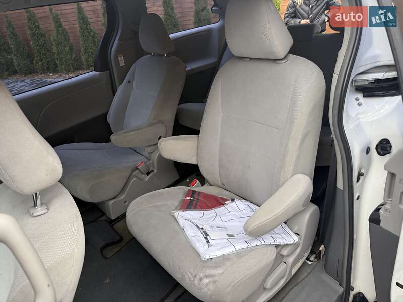 Мінівен Toyota Sienna 2016 в Києві фото 13 Мінівен Toyota Sienna 2016 в Києві