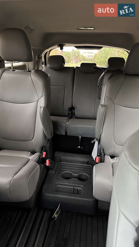 Минивэн Toyota Sienna 2024 в Ровно