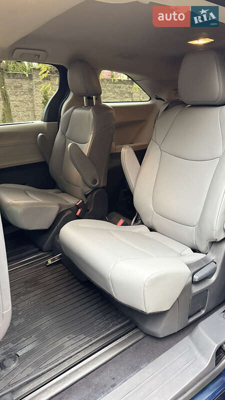 Минивэн Toyota Sienna 2024 в Ровно
