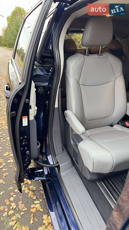 Минивэн Toyota Sienna 2024 в Ровно