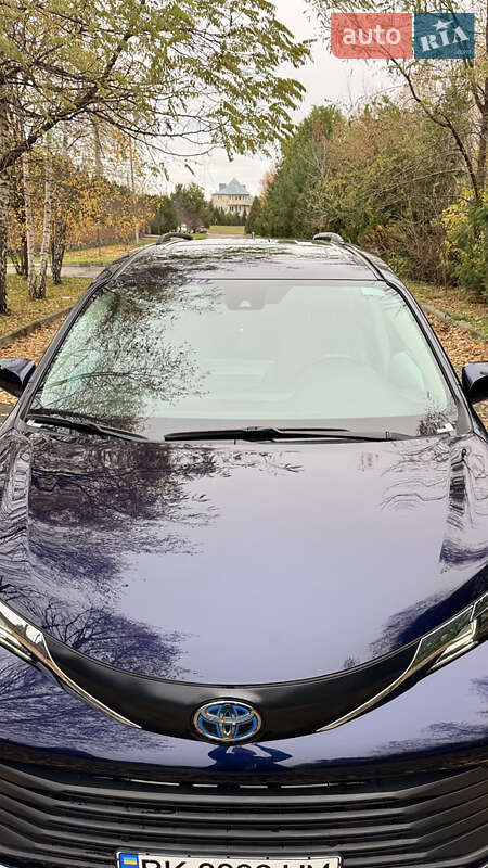 Минивэн Toyota Sienna 2024 в Ровно