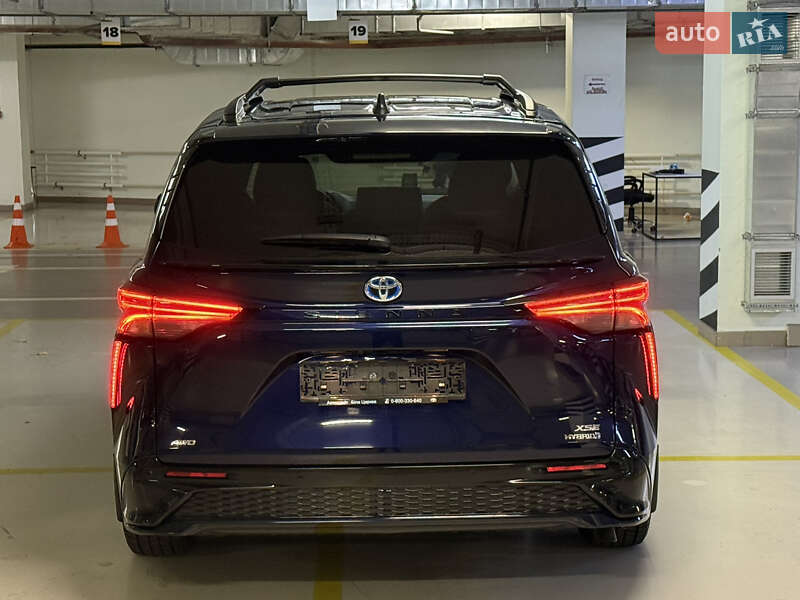 Минивэн Toyota Sienna 2022 в Киеве