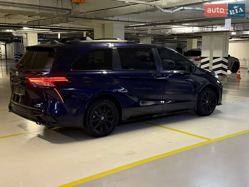 Минивэн Toyota Sienna 2022 в Киеве