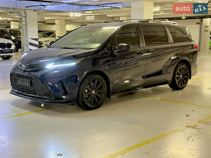 Минивэн Toyota Sienna 2022 в Киеве