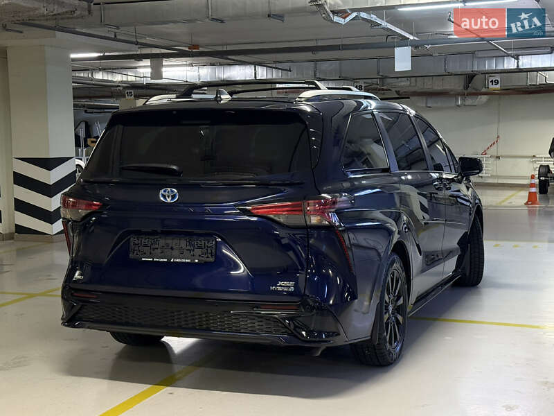 Минивэн Toyota Sienna 2022 в Киеве