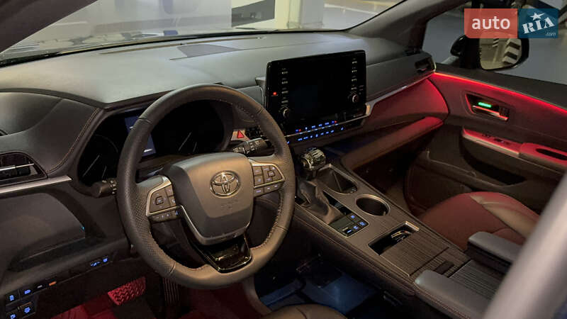 Минивэн Toyota Sienna 2022 в Киеве