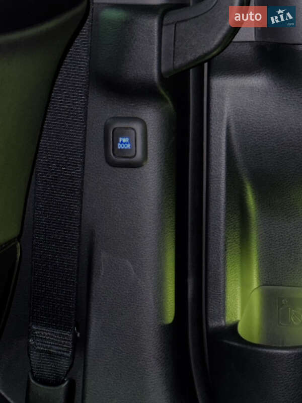 Минивэн Toyota Sienna 2022 в Киеве