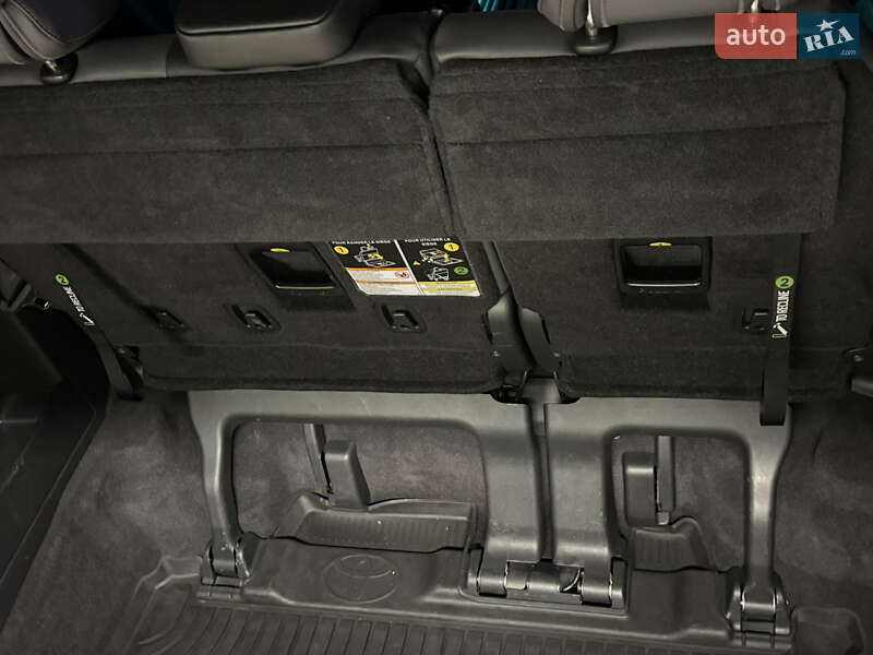 Минивэн Toyota Sienna 2022 в Киеве