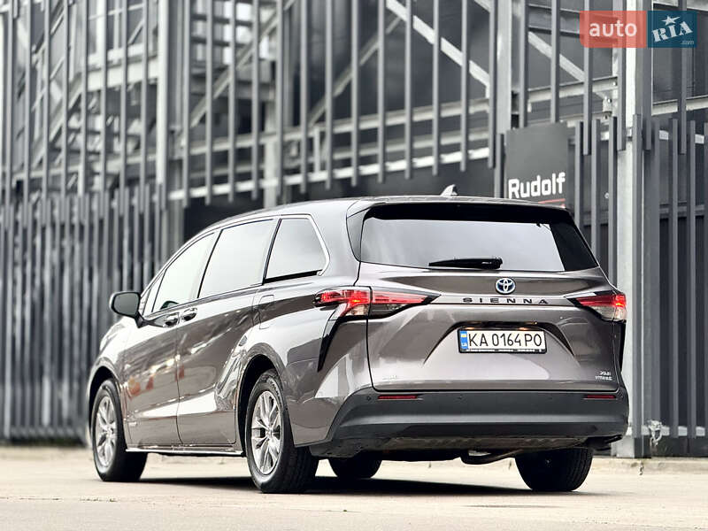 Минивэн Toyota Sienna 2021 в Киеве