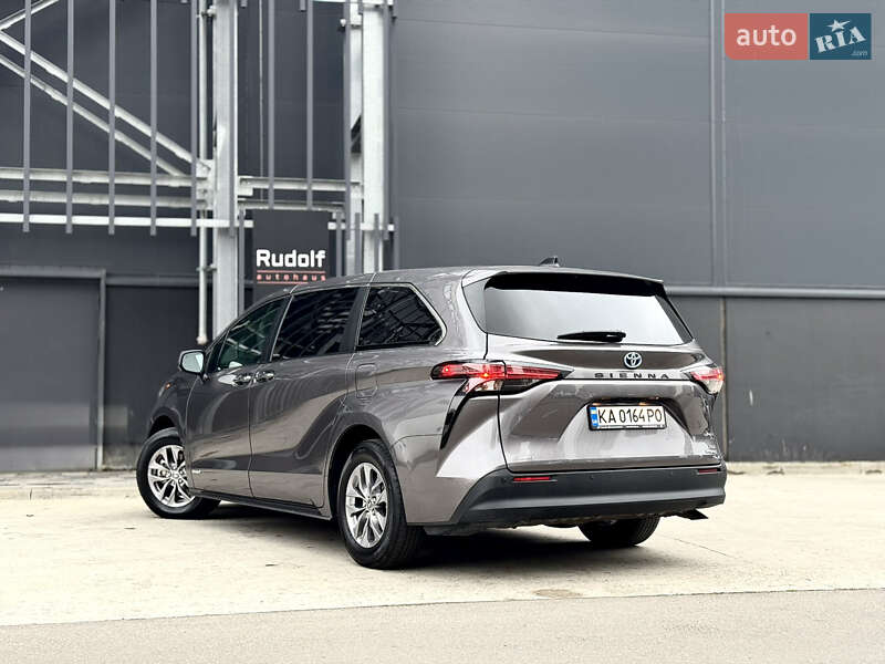 Минивэн Toyota Sienna 2021 в Киеве